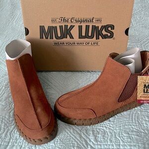 (NWT) Muk Luks Womens Chestnut Brown Flexi Chelsea Ankle Boots Suede (Sz 7)